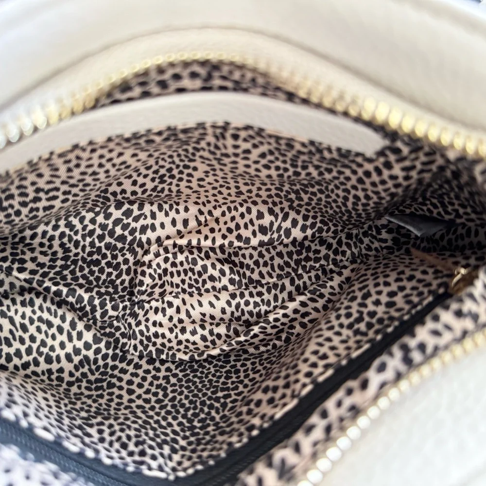 White Purse W/ Tassel - Picture 3 of 5